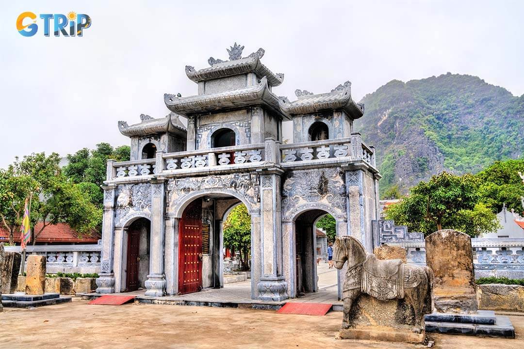 Thai Vi Temple at the Trang An