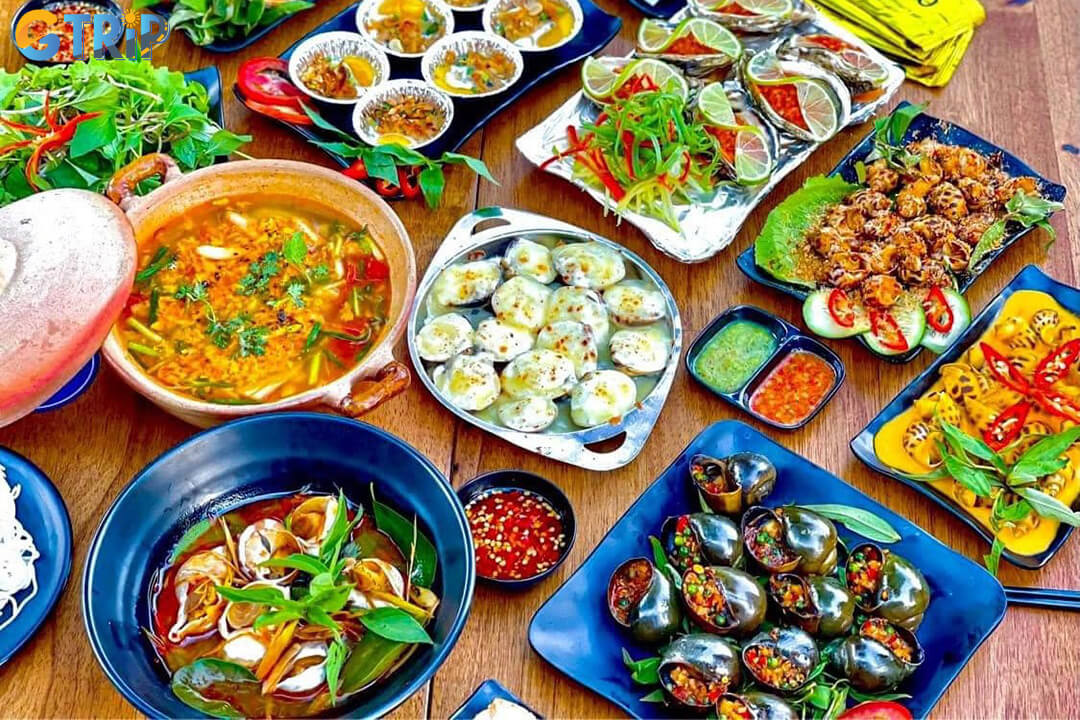 Thanh An Island is a seafood haven, serving fresh, affordable dishes like grilled oysters, steamed clams, shrimp, crab, and daily-caught fish