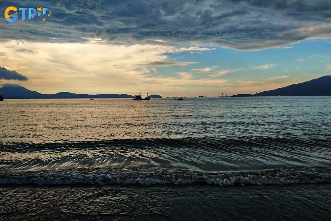 Thanh Binh Beach is peaceful, true to its name, with calm water and wide, sandy expanse
