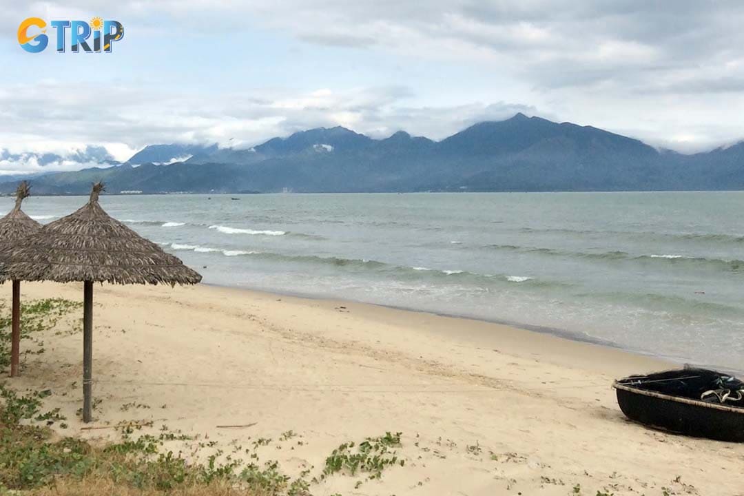 Thanh Binh Beach offers gentle waves, a shallow seabed, and calm, sheltered waters