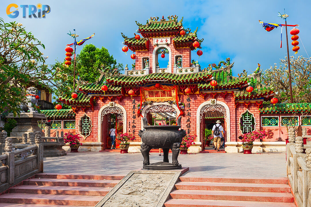 Thanks to its central location, Diep Dong Nguyen House is just a short walk from many of Hoi An’s most famous cultural and historical attractions