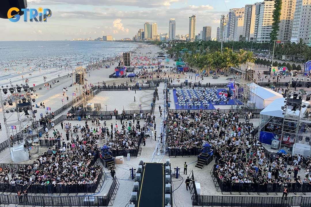 Thanks to its prime location and large open space, East Sea Park regularly hosts major festivals, concerts, and community events