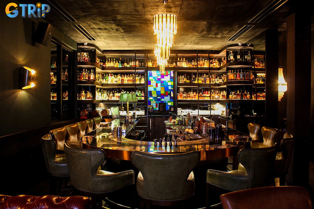 Thao Dien’s nightlife shines with stylish bars like 86 Proof Whiskey Bar, Dram Bar, and MAD Wine Bar & Eatery, offering expertly crafted drinks in chic settings
