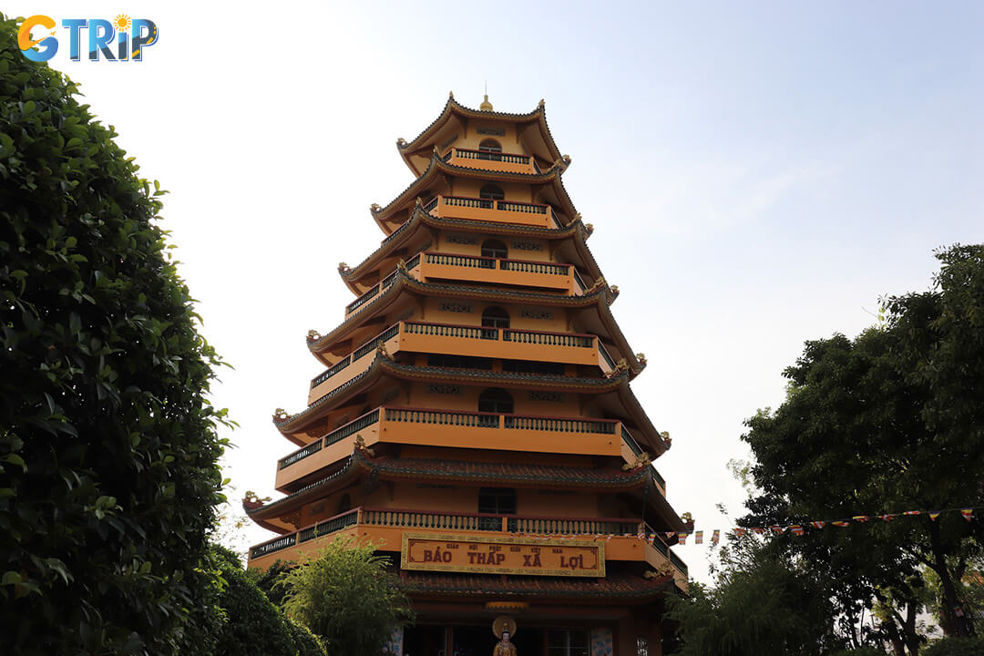The 32.7-meter Hexagonal Stupa, completed in 1994, enshrines a sacred Buddha relic and stands beside historic tomb towers honoring generations of monks