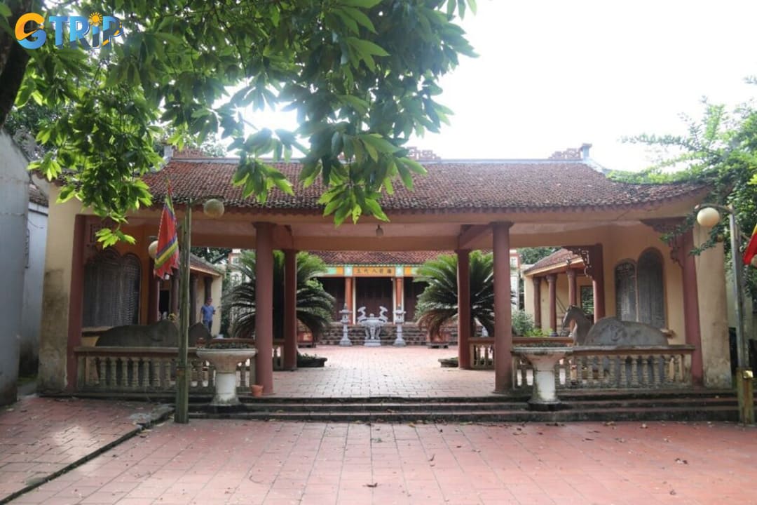 The ancient Ba Xa Temple rests peacefully in the heart of Minh Duc Village