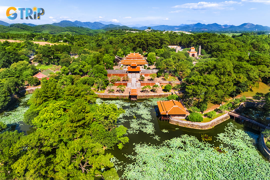 The architectural design of Tu Duc Tomb reflects the elegance and grandeur of the Nguyen Dynasty