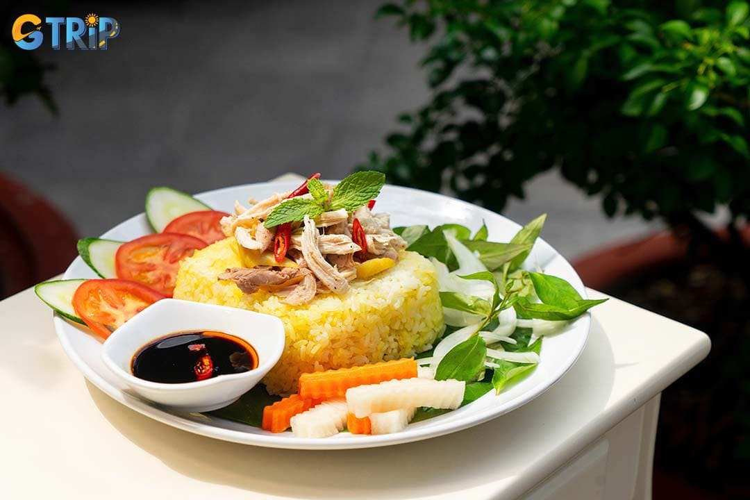 The area around Thanh Ha Pottery Village offers plenty of eateries where visitors can enjoy local dishes
