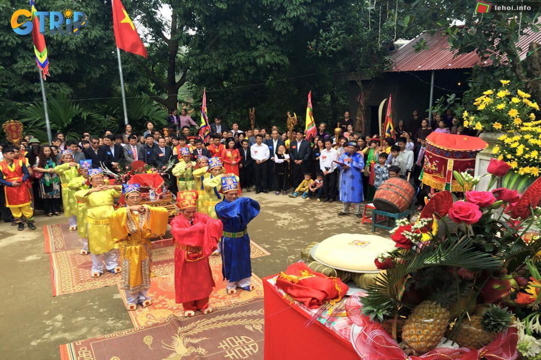 The Ba Xa Temple Festival honors village founders, especially Mac Trau Trang, reflecting deep-rooted local worship traditions