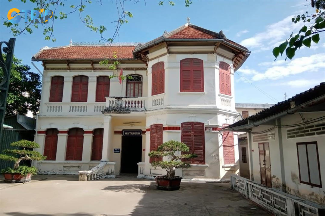 The Bac Lieu Museum is a must-visit attraction for those interested in the region’s rich cultural and historical heritage