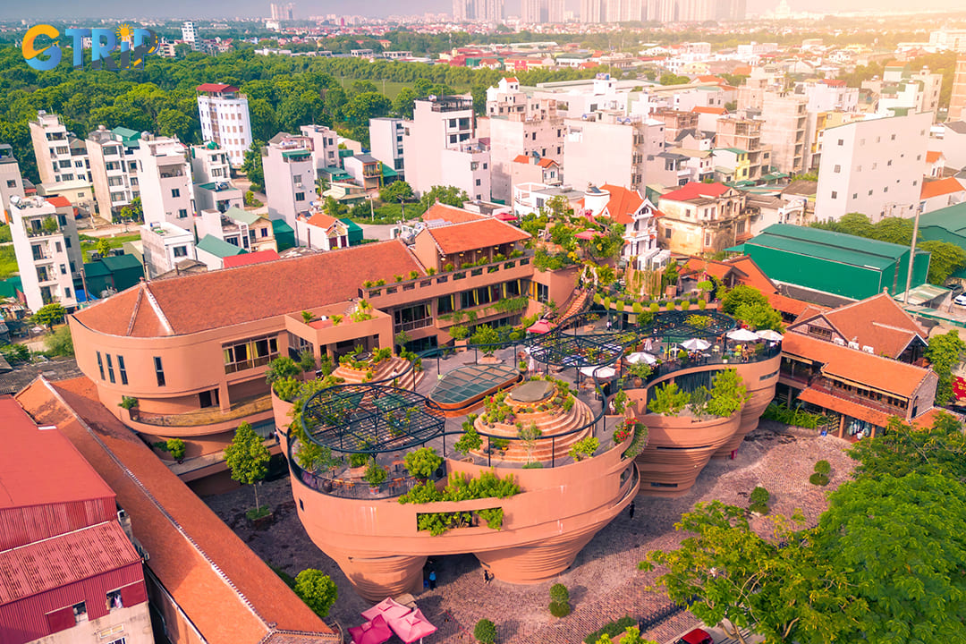 The Bat Trang Pottery Museum stands as a significant cultural and artistic landmark in Hanoi