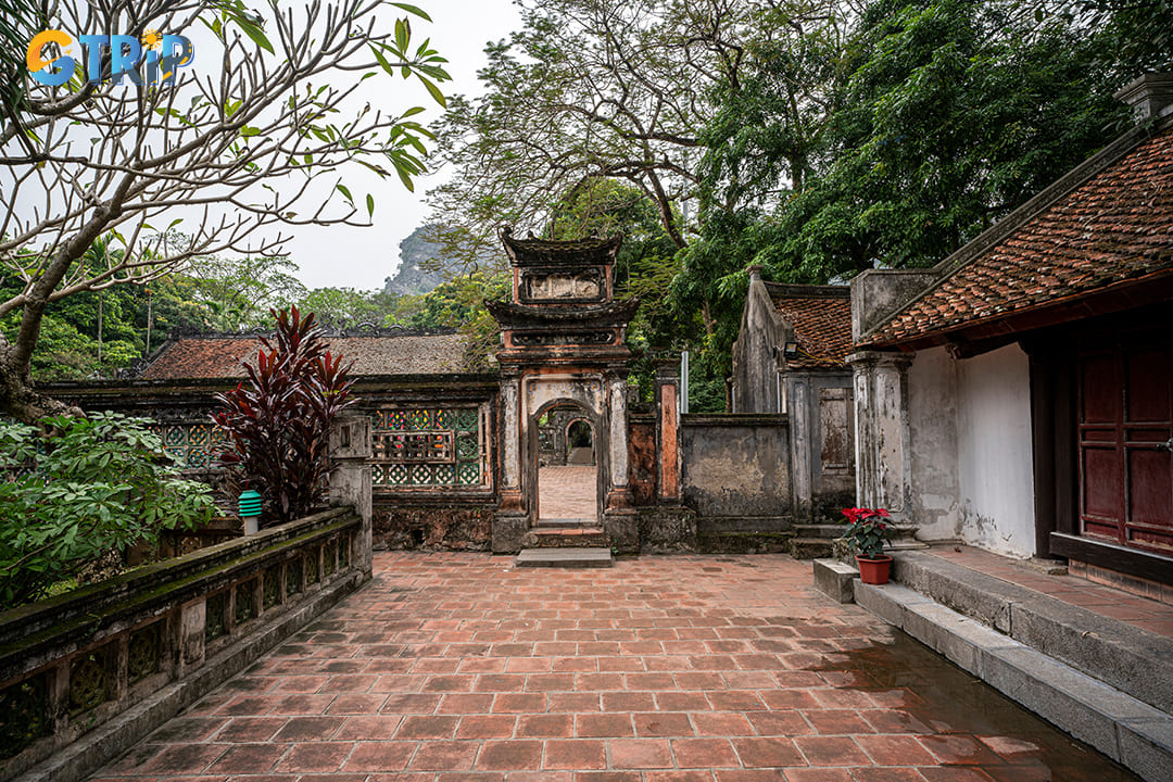 The beautiful scenes from Bai Dinh Pagoda which include majestic sceneries and spirit values