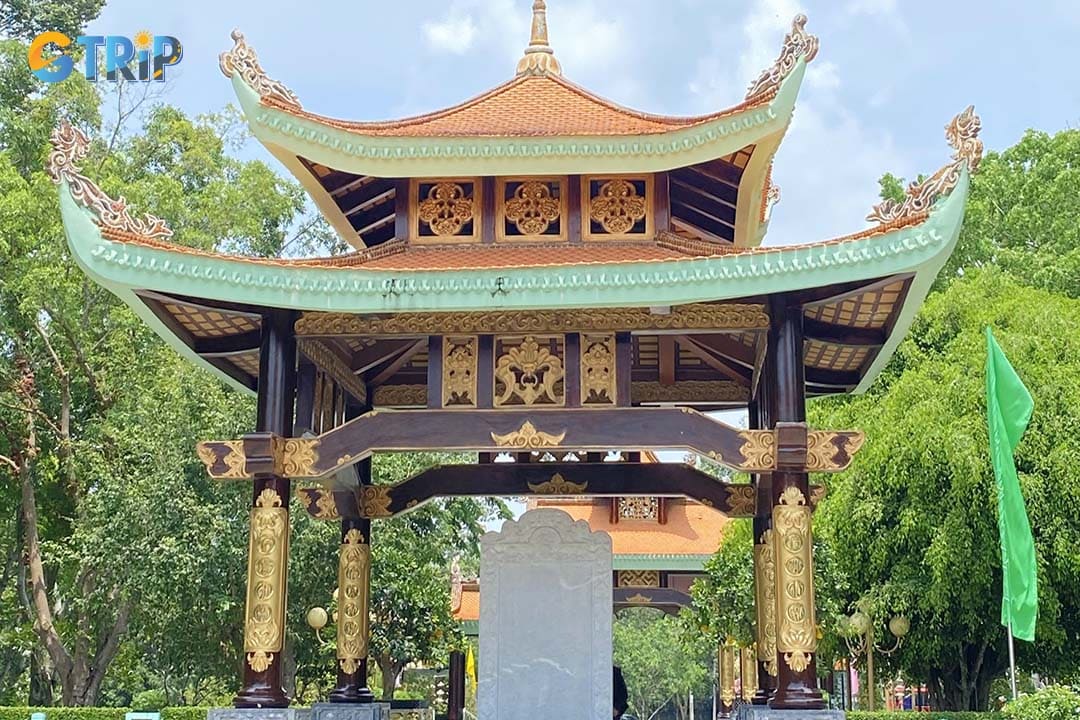The Ben Duoc Tunnels Memorial Temple is a solemn and beautifully designed complex honoring the soldiers and civilians who died in the Saigon-Gia Dinh region