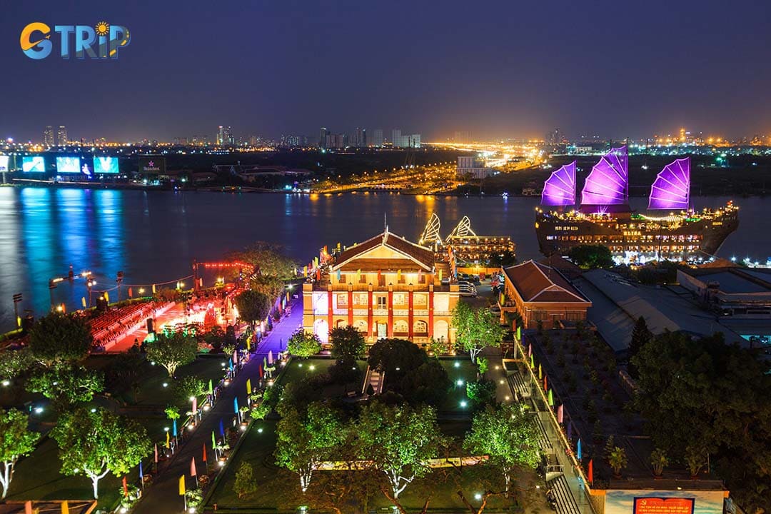 The best time to visit Nha Rong Wharf is in the early morning or late afternoon