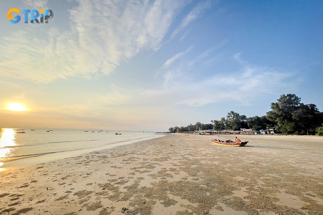 The best time to visit Van Chay Beach is from March to September