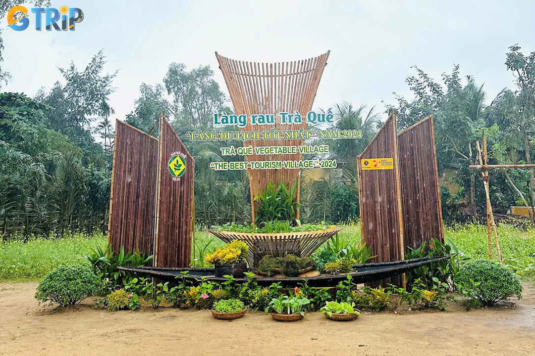 The Cau Bong Festival is a centuries-old celebration in Tra Que Village that blends ancestral worship, agricultural rituals, and eco-tourism into one vibrant cultural event