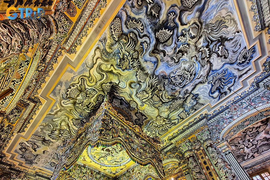 The ceiling features a breathtaking painting of nine dragons soaring through clouds