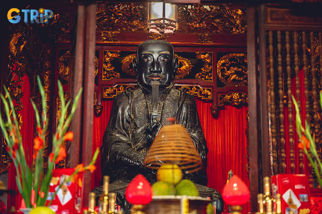 The centerpiece of Quan Thanh Temple is the magnificent black bronze statue of Huyen Thien Tran Vu