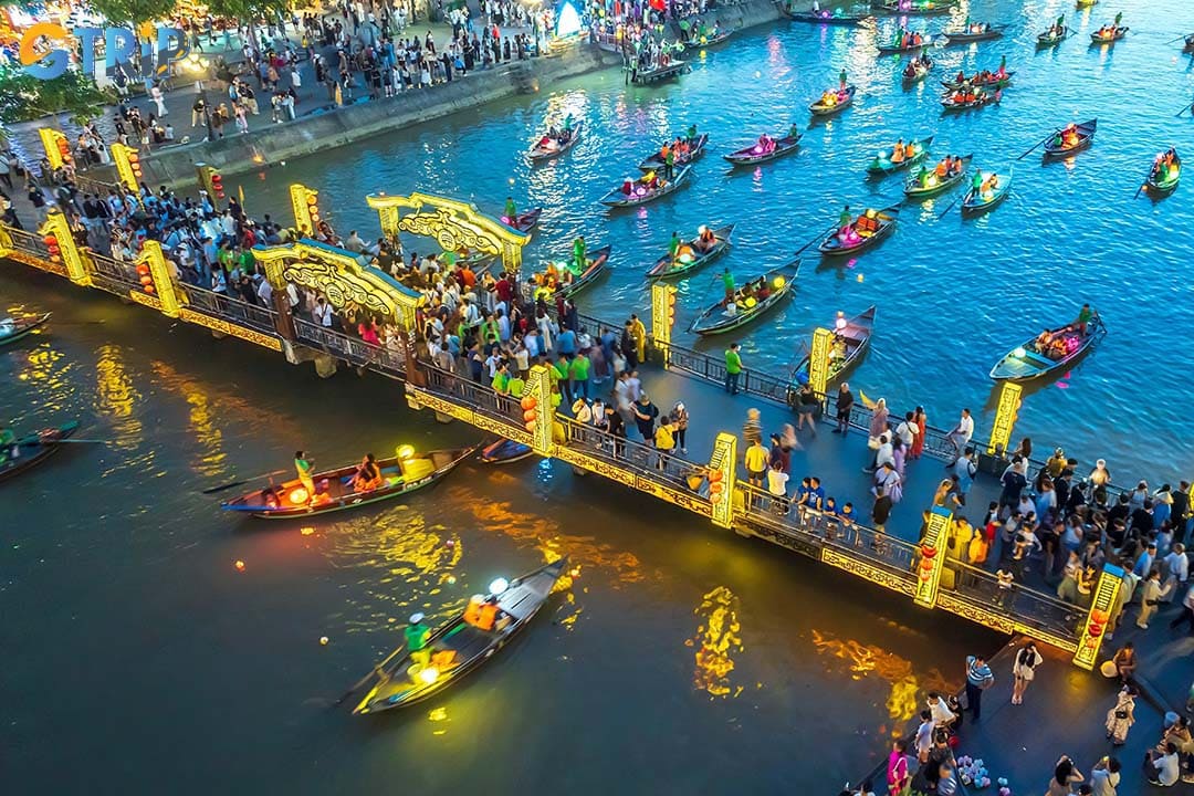 The Chau Thuong Van Street connects to the signature An Hoi Bridge