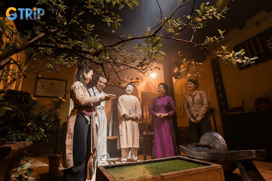 Ma May Ancient House offers visitors a glimpse into traditional Hanoi life, with convenient visiting hours and affordable entrance fees