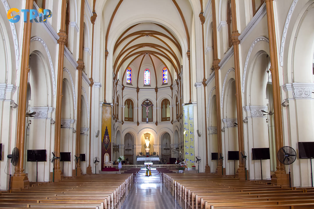 The design combines Roman and Gothic elements, creating a sense of grandeur and tranquility