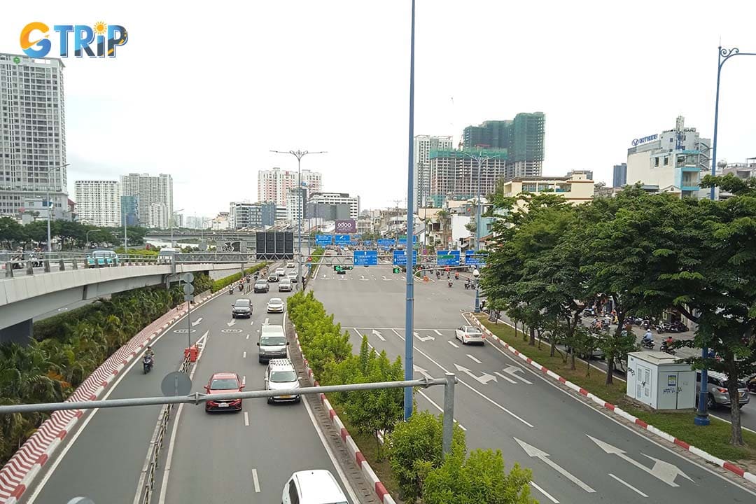 The evolution of Calmette Bridge from a humble iron crossing to a modern six-lane expressway reflects Ho Chi Minh City’s rapid growth and ambition