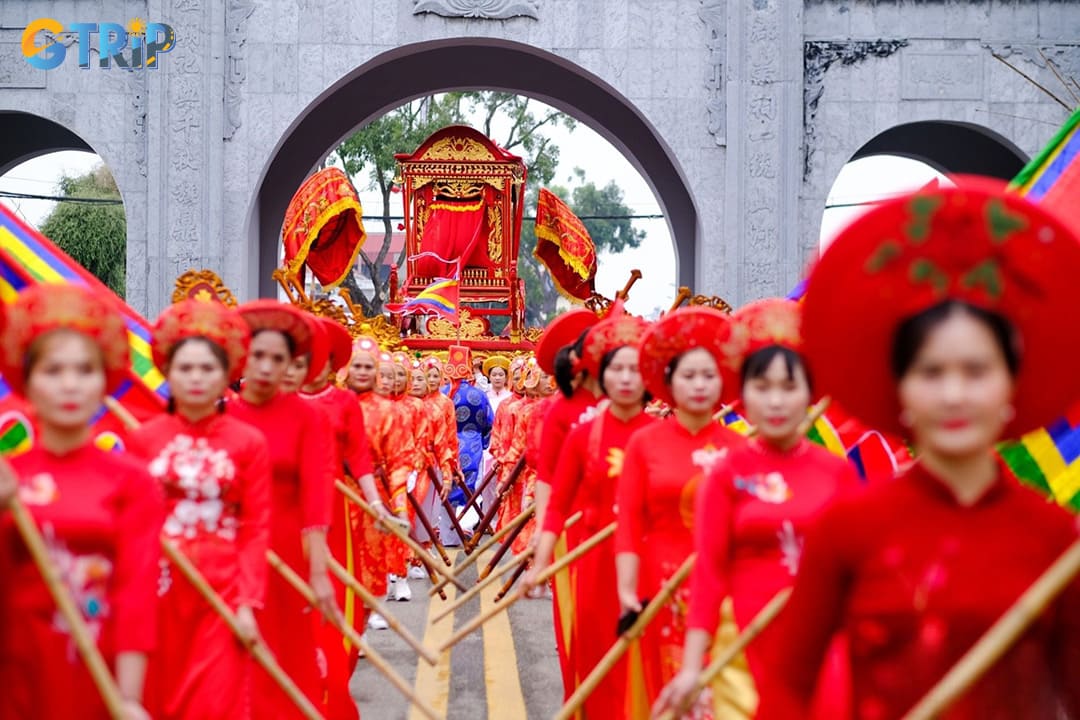 The Festival at the Temple of the Trung Sisters is a spiritual and cultural event held to honor and pay tribute to the heroic contributions of the national heroines