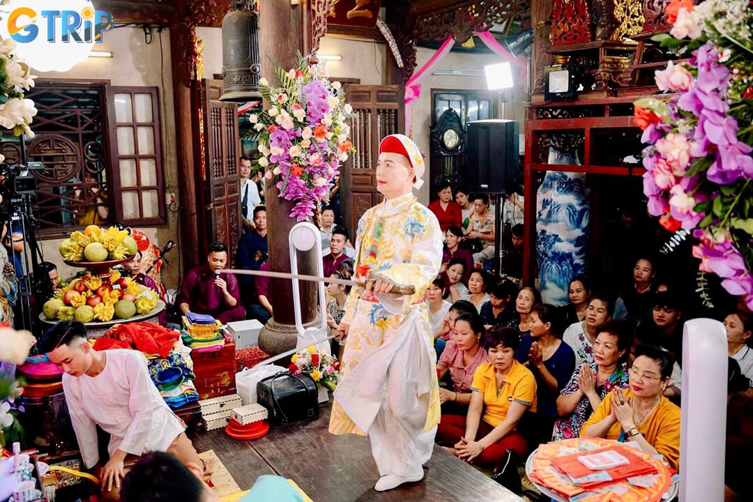 The festival is characterized by trance mediumship, also known as