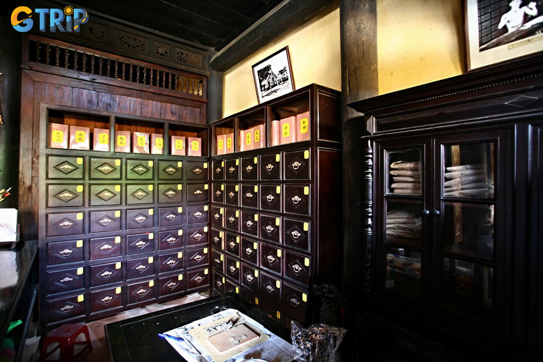 The first compartment preserves original wooden cabinets and artifacts, reflecting its past as a revolutionary bookstore and meeting place for patriotic scholars