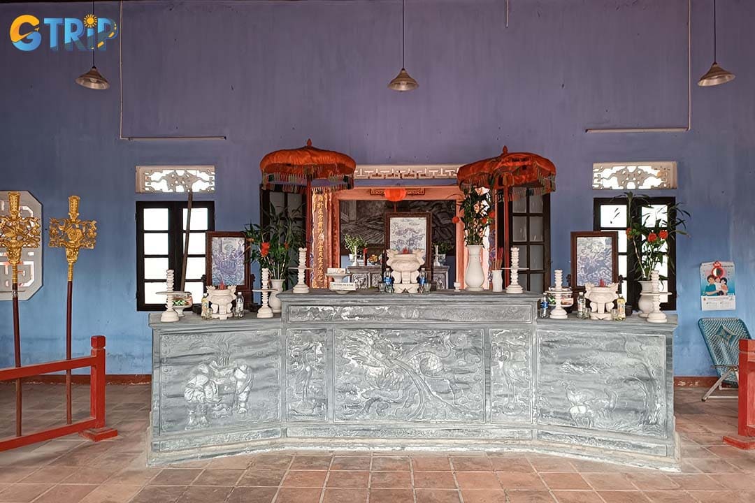 The first thing you can do when visiting Hoi An Confucius Temple is to learn about Confucianism and local history