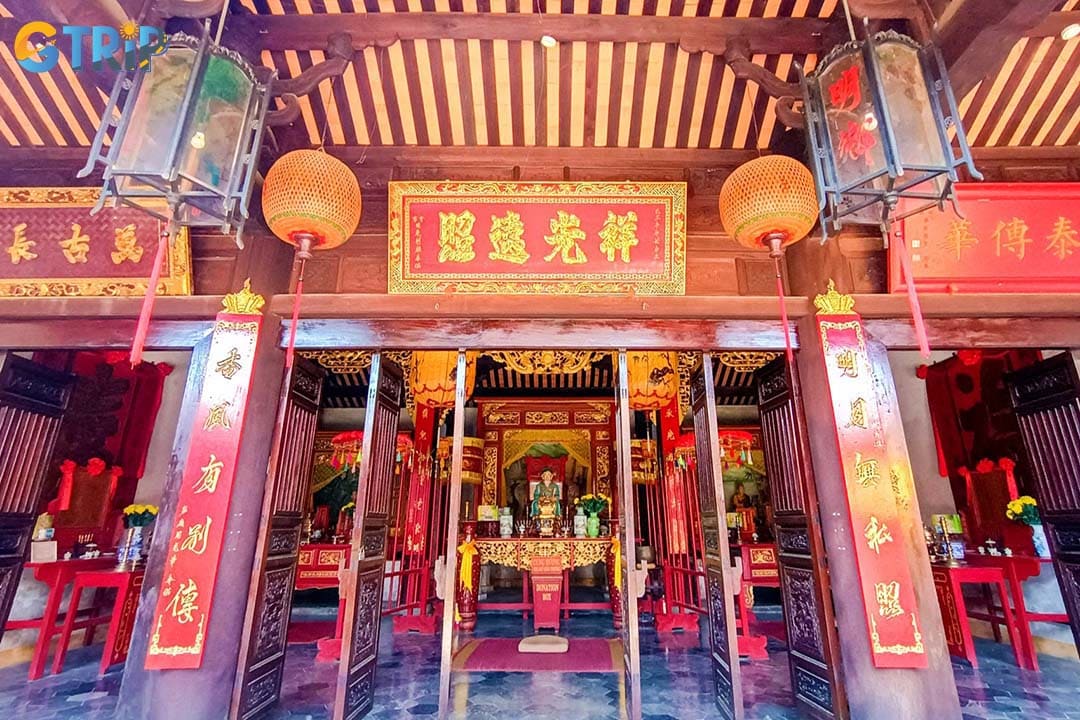 The front hall serves as the grand entrance to the worship area of Minh Huong Communal House