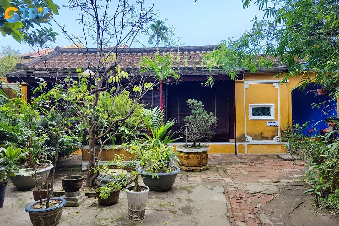The garden is where you can relax in a green atmosphere after exploring the Tran Family Chapel