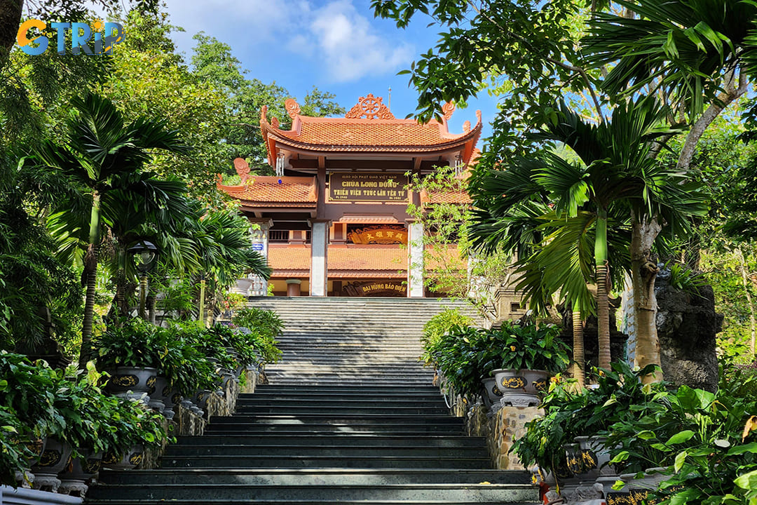 The gate of Long Dong Pagoda on the mountain