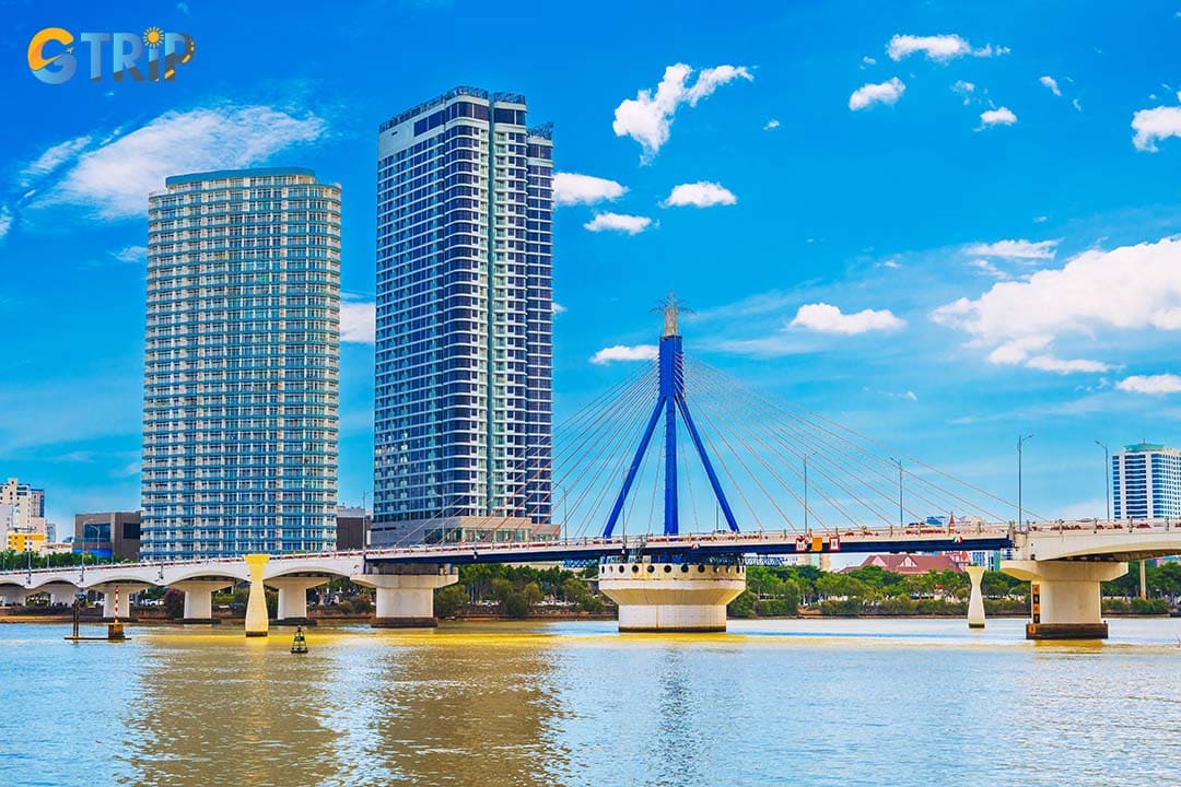The Han River Bridge is easily accessible from anywhere in Da Nang