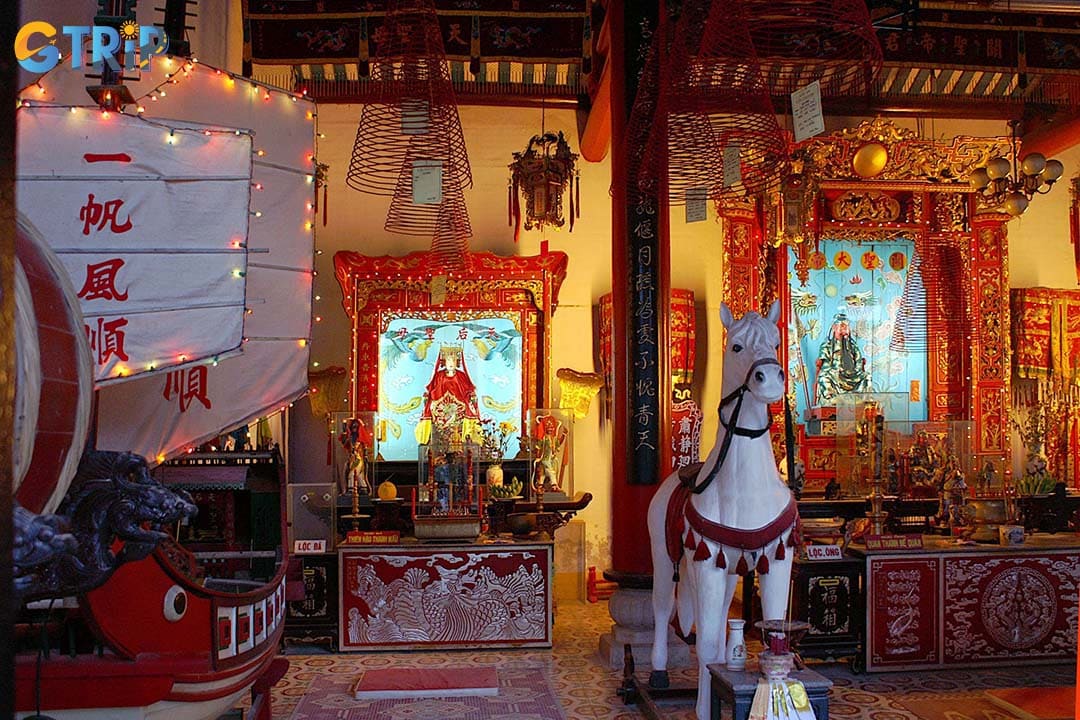 The history of Quan Cong Temple Hoi An starts from the 17th century