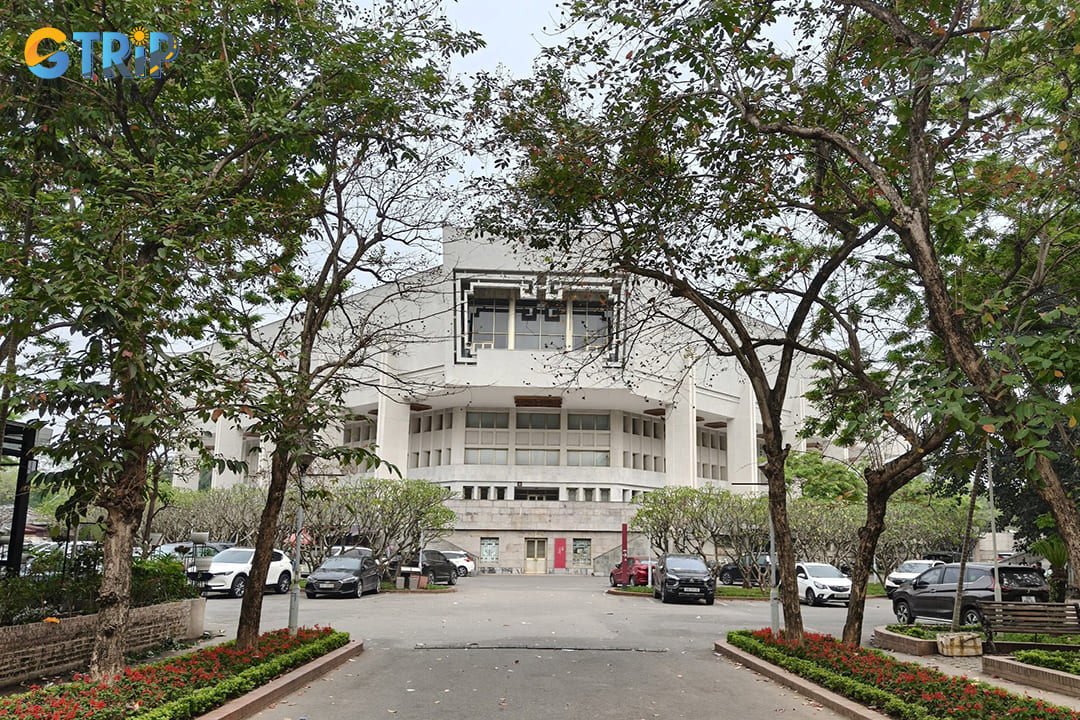 The Ho Chi Minh Museum maintains specific operating hours that visitors should note before planning their trip