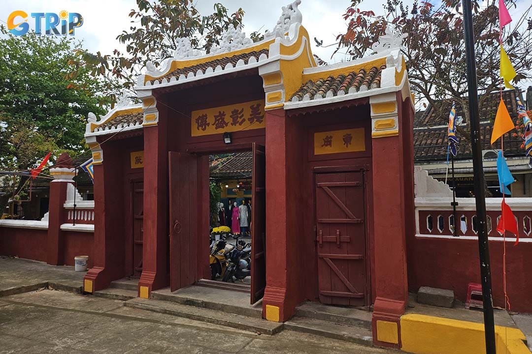 The Hoi An Ancestral Temple is a place of deep reverence dedicated to the founding ancestors