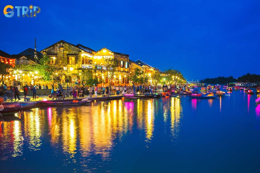 The Hoi An Ancient Town by the Thu Bon River becomes more colorful at night