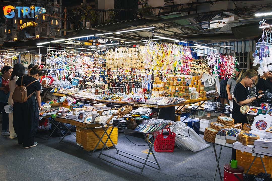 The Hoi An Central Market is a paradise for shoppers