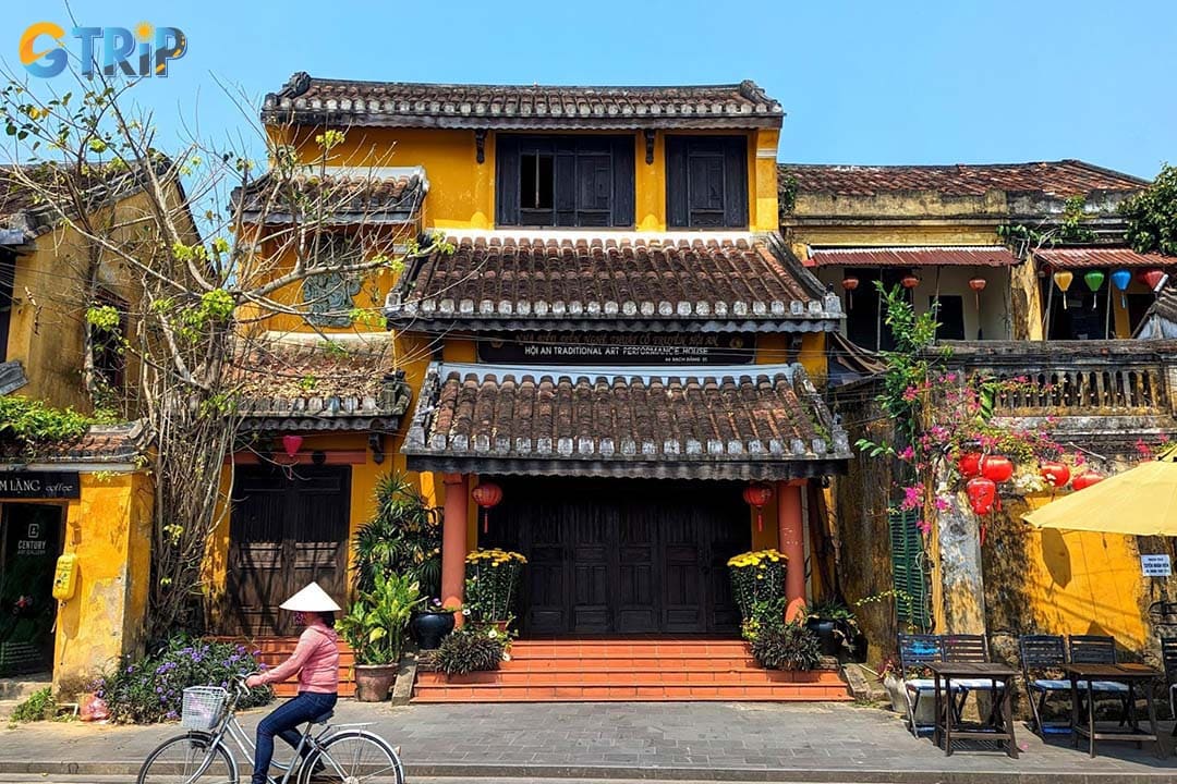 The Hoi An Traditional Art Performance House in Hoi An is a cultural place to perform traditional art heritage