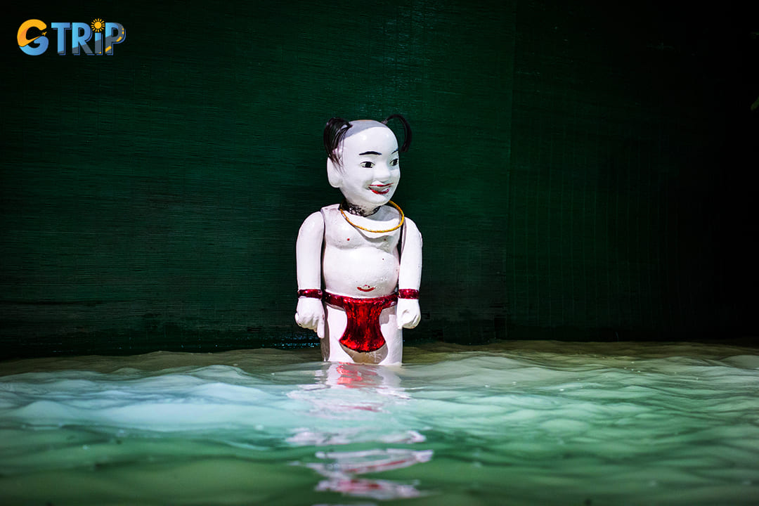 The iconic “Teu” puppet, a jovial guide for the audience, remains a key traditional element