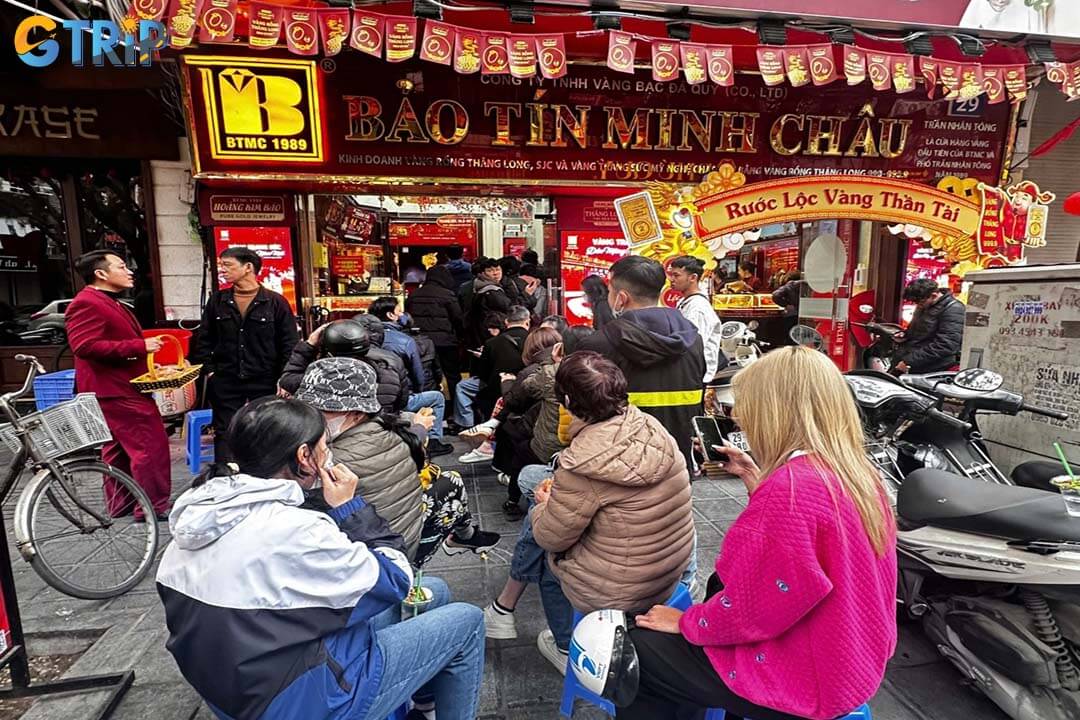 The image of people lining up to buy gold on the Day of the God of Wealth is no longer unfamiliar to the public