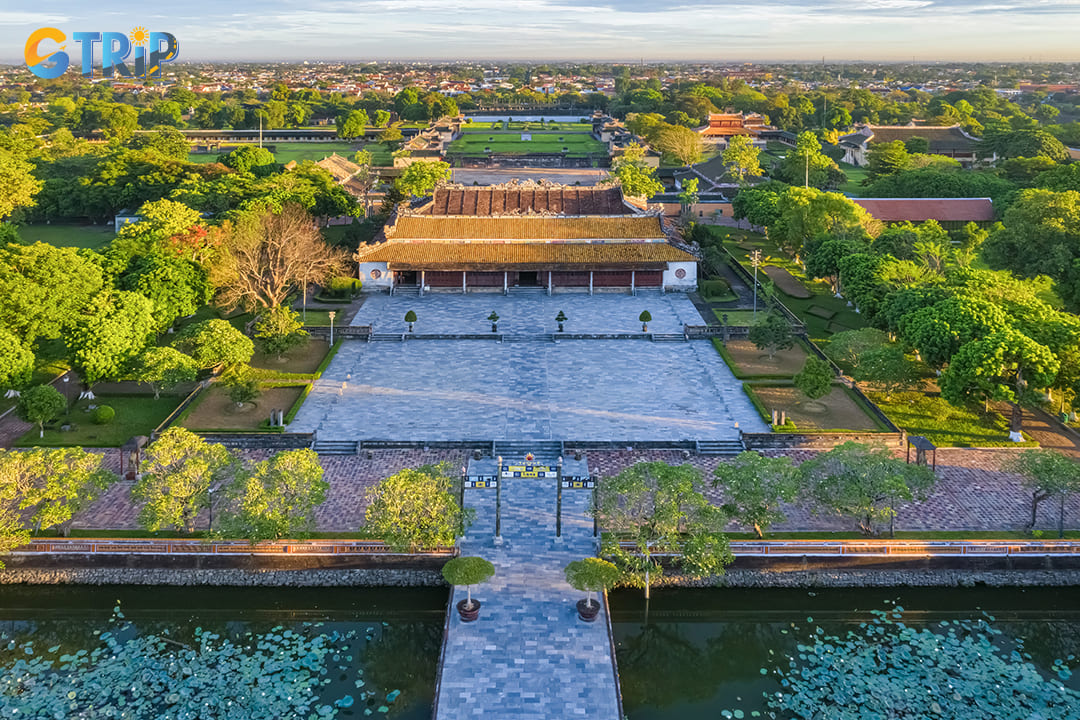 The Imperial City served as the seat of government, the location of key state rituals, and the residence of high-ranking officials