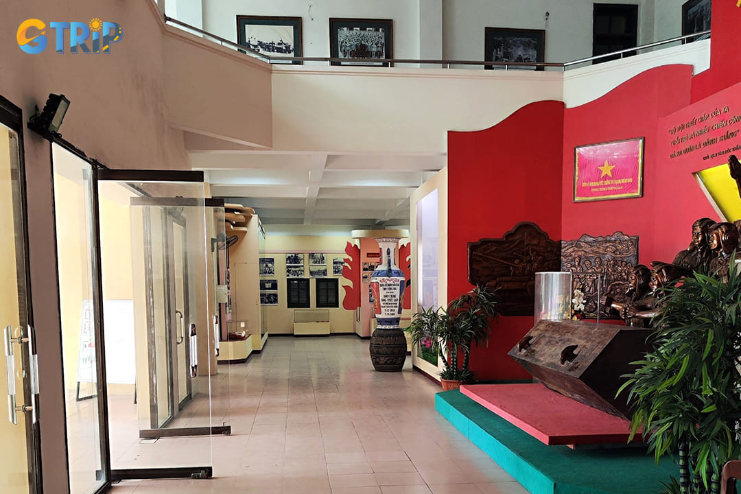 The interior space flows logically through chronologically arranged galleries, each with distinct architectural elements reflecting the historical period represented