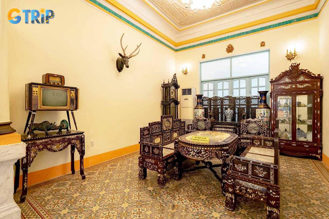 The living room was designed to accommodate high-class guests and reflect the Tran family’s upper-class lifestyle