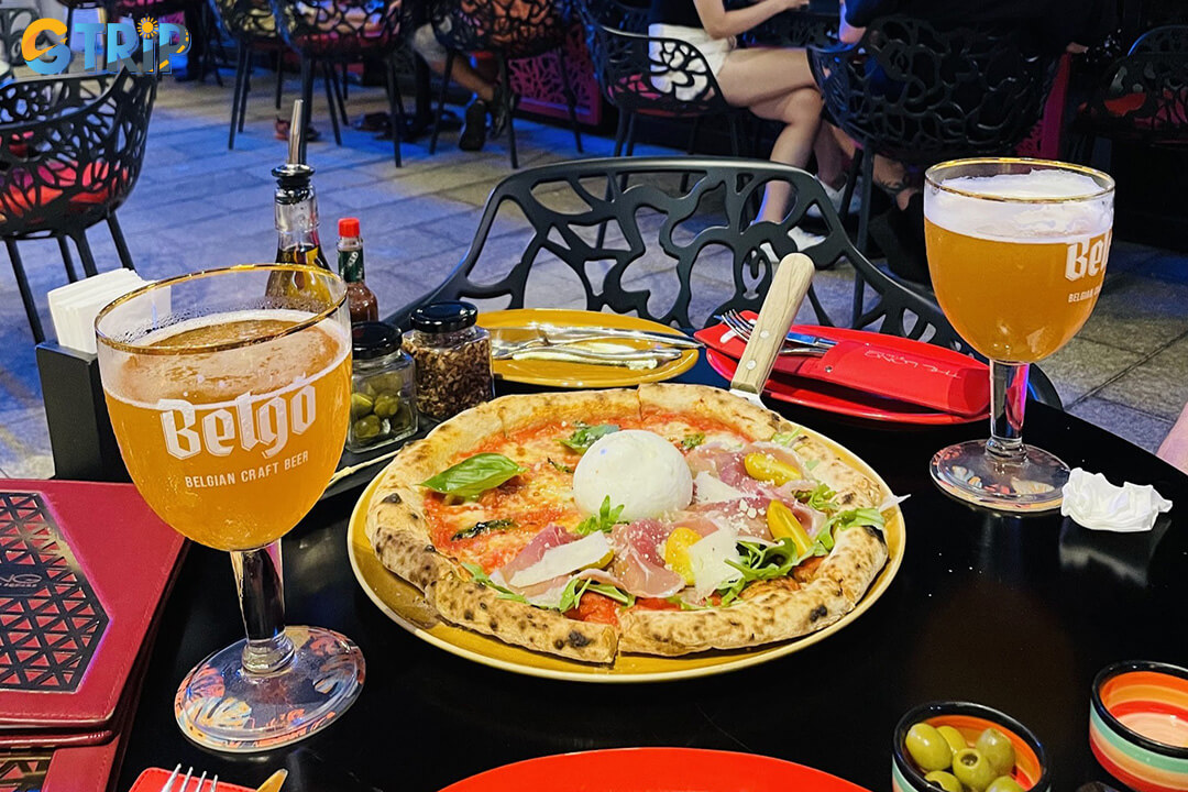 The Long @ Times Square offers vibrant al fresco dining with standout Italian pizzas and pastas, a 48-meter bar, and a lively, stylish atmosphere