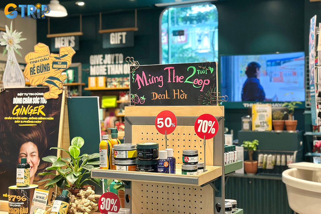 The Loop Xuan Thuy offers a cozy, modern shopping experience in Cau Giay, popular among students for its curated fashion, lifestyle shops, and youthful atmosphere