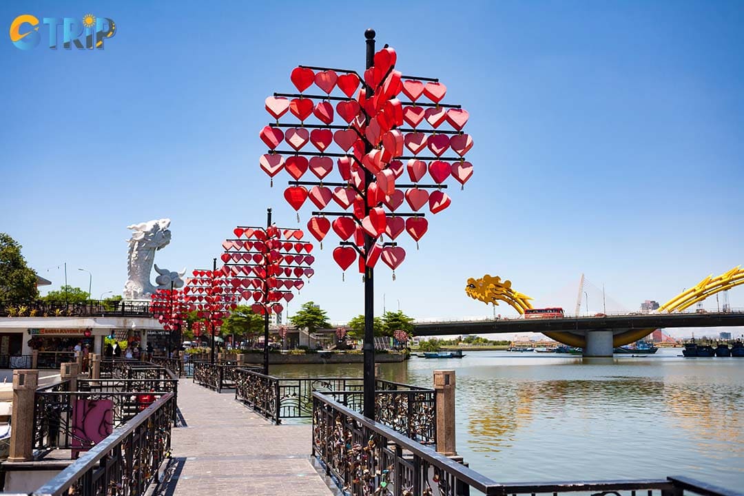 The Love Bridge near the Dragon Bridge is a favorite bridge for couples