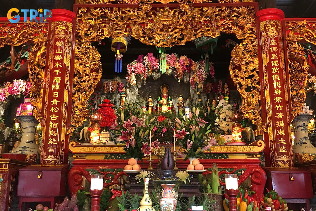 The main palace represents the heart of Tay Ho Temple