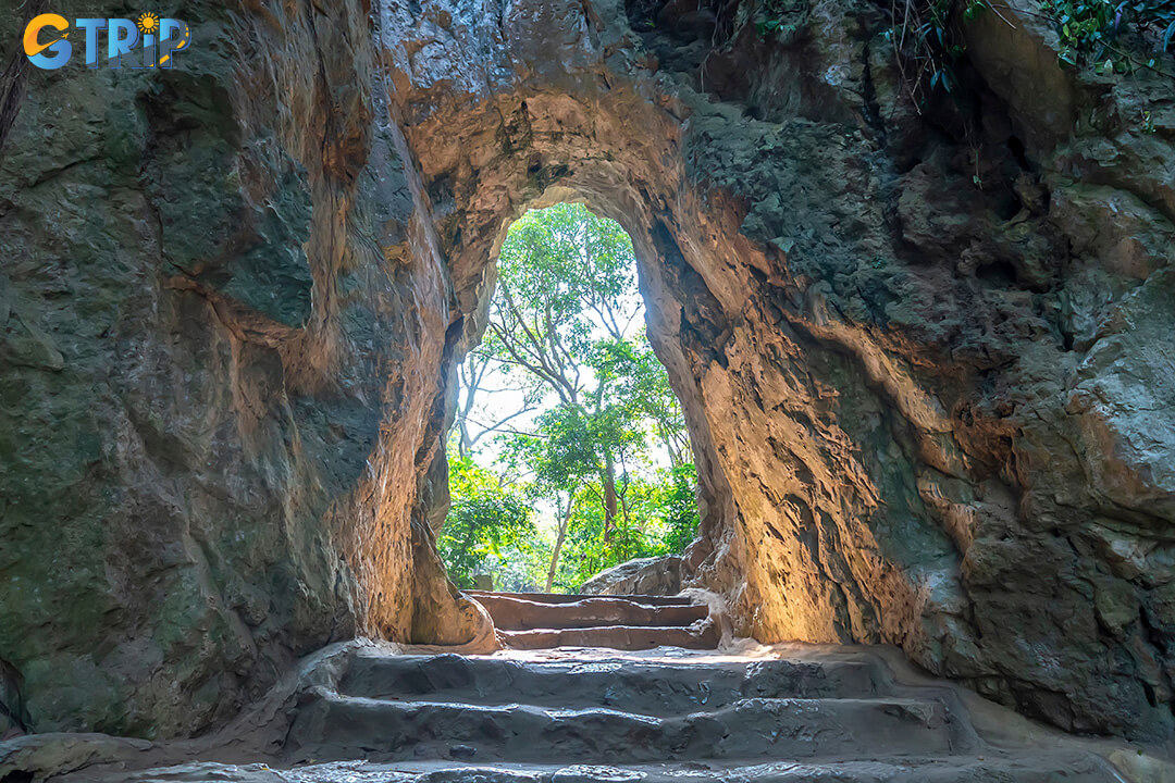 The Marble Mountains reward your climb with sweeping views from Vong Giang Dai over rivers and rice fields, and from Vong Hai Dai across Non Nuoc Beach