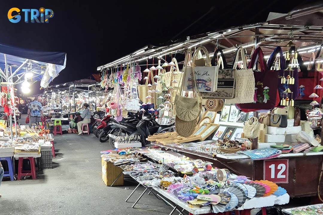 The market is a great place to shop for distinctive souvenirs, offering a curated mix of Vietnamese favorites such as Hoi An-style silk lanterns, conical hats